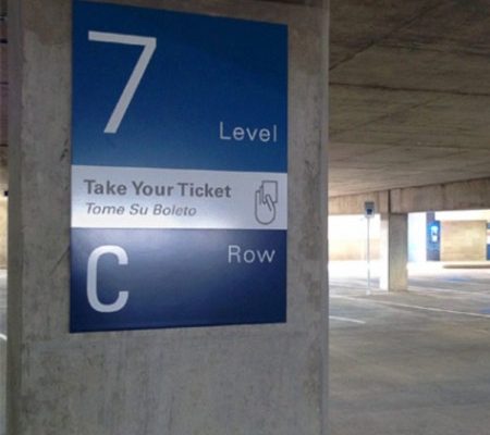 Custom Parking Garage Wall Laminate at Parkland Hospital Emergency Room Garage Wayfinding - Architectural Graphics